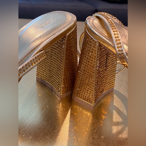 NWT Zara Gold Block Heel Sandals. Size 37 - Picture 11 of 16